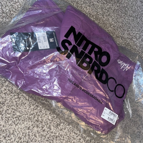 Brand New w/tags Girls Nitro jacket - Picture 10 of 10